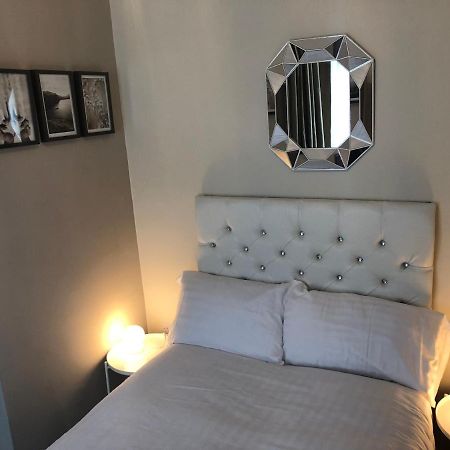 3 Double Bed Brittania Styled Central Home Near Lfc Sleeps 6 With Free Business Super Fast Fibre Broadband Liverpool Exterior foto