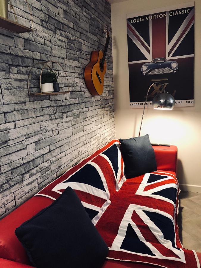 3 Double Bed Brittania Styled Central Home Near Lfc Sleeps 6 With Free Business Super Fast Fibre Broadband Liverpool Exterior foto