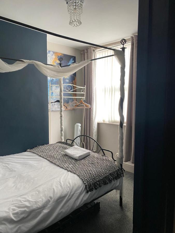 3 Double Bed Brittania Styled Central Home Near Lfc Sleeps 6 With Free Business Super Fast Fibre Broadband Liverpool Exterior foto